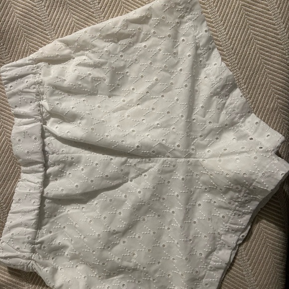 Francesca’s eyelet shorts - Picture 3 of 3